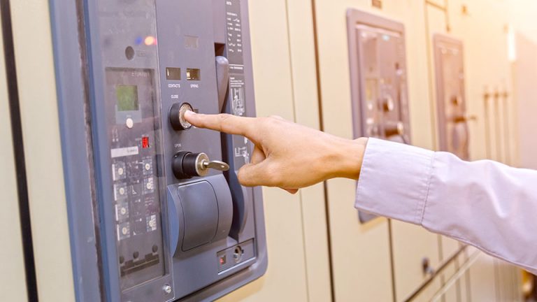 בדיקת מתח חשמלי