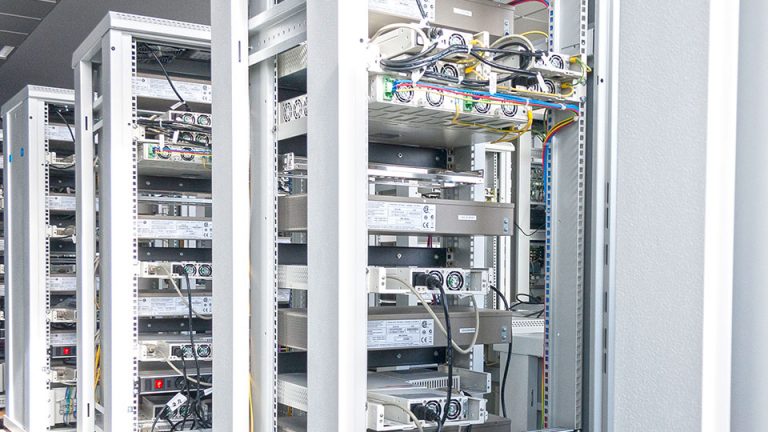 חוות שרתים/חדר שרתים