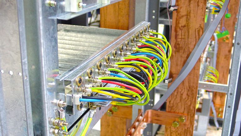 לוחות חשמל ותקשורת בהתאמה אישית